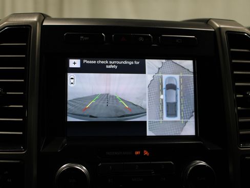 Used 2017 Ford F150 Platinum w/ Equipment Group 701A Luxury image 16