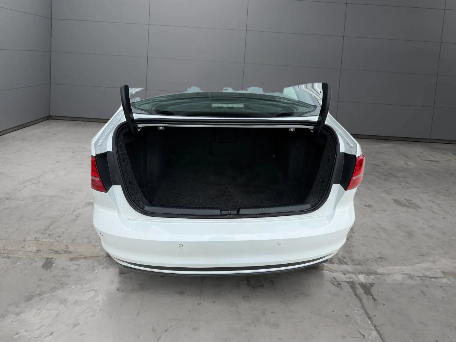 Used 2017 Volkswagen Jetta GLI FWD image 10