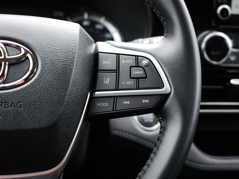 Used 2023 Toyota Highlander LE image 20