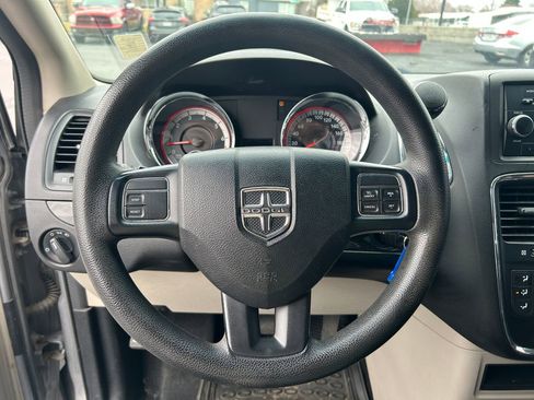 Used 2015 Dodge Grand Caravan SE image 18