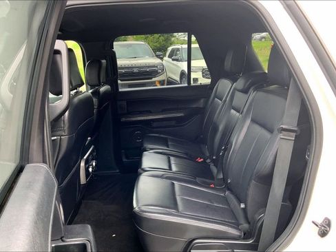 Used 2019 Ford Expedition XLT w/ Equipment Group 202A AWD/4WD image 10