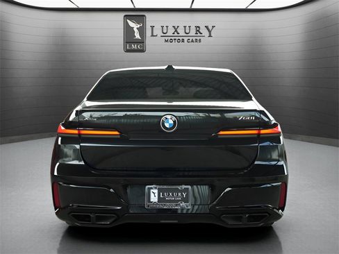 Used 2023 BMW 760i xDrive w/ Executive Package image 5