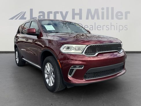 Certified 2022 Dodge Durango SXT w/ Trailer Tow Group IV image 2