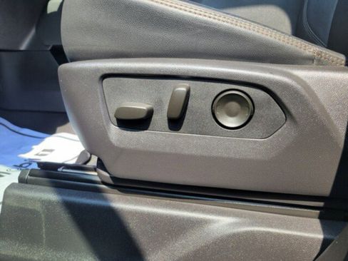 Used 2024 GMC Sierra 1500 AT4 w/ Technology Package image 8