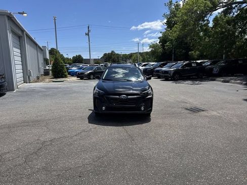 Used 2023 Subaru Outback Premium AWD/4WD image 2