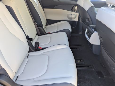 New 2026 Kia Carnival EX image 11