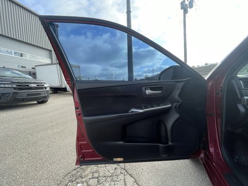 Used 2015 Toyota Camry XSE image 12