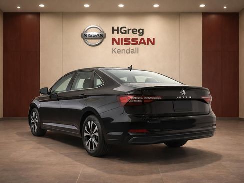 Used 2025 Volkswagen Jetta S image 2