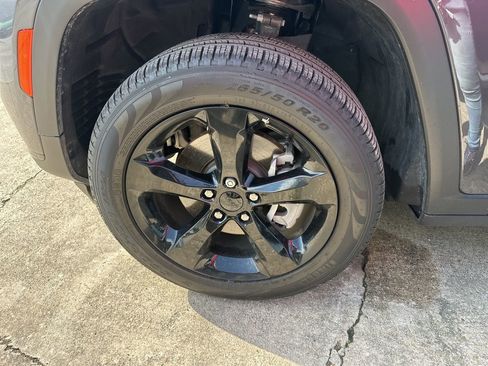 Used 2025 Jeep Grand Cherokee L Limited w/ Black Appearance Package image 7