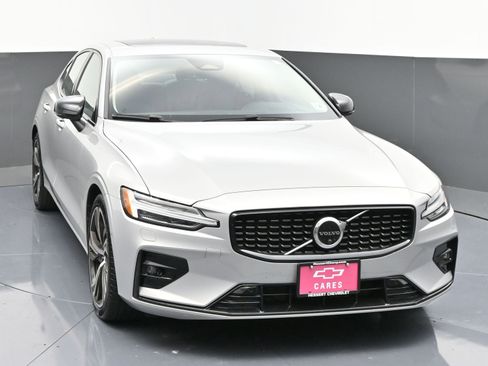 Used 2023 Volvo S60 B5 Plus w/ Climate Package image 2