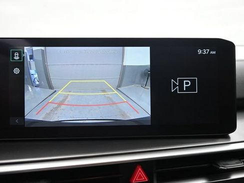 Used 2024 Kia Sorento LX FWD image 16