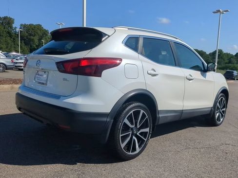 Used 2017 Nissan Rogue Sport SL w/ SL Premium Package FWD image 4