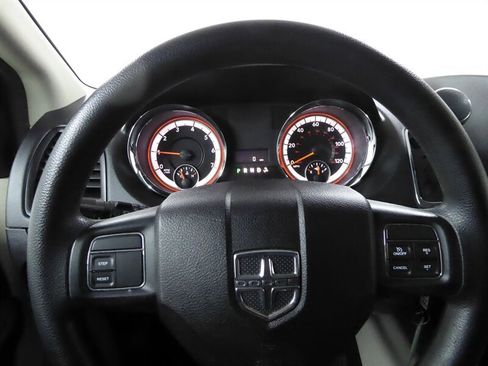Used 2016 Dodge Grand Caravan SXT image 10