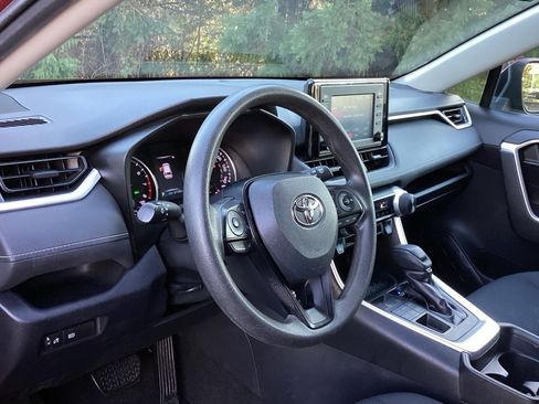 Used 2019 Toyota RAV4 LE image 10