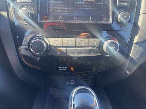 Certified 2018 Nissan Rogue S image 25