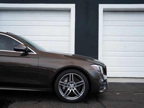 Used 2017 Mercedes-Benz E 300 4MATIC image 9