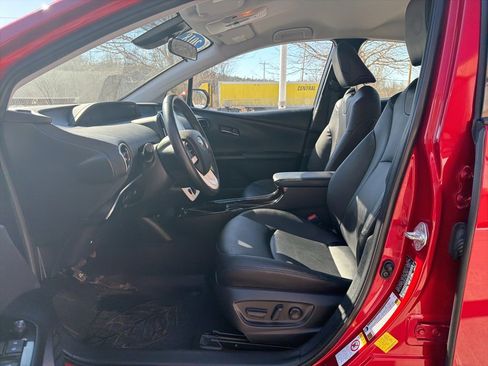 Used 2018 Toyota Prius Prime Premium image 16