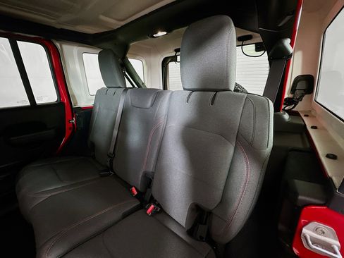 Used 2025 Jeep Wrangler Unlimited Rubicon image 22
