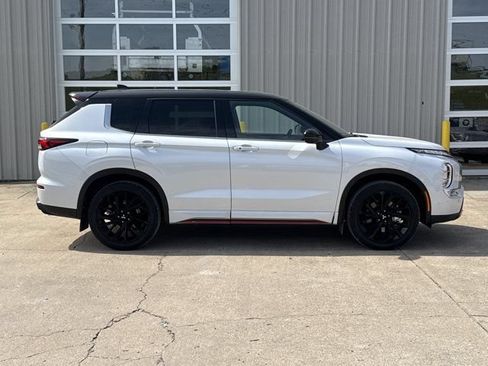 Used 2024 Mitsubishi Outlander SE AWD/4WD image 2