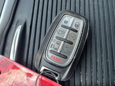 Used 2022 Chrysler Pacifica Touring-L FWD image 25