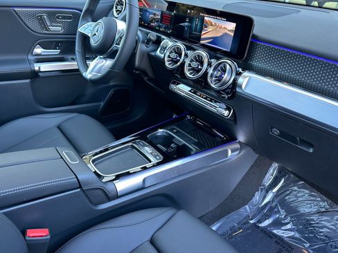 New 2026 Mercedes-Benz GLB 250 4MATIC image 16