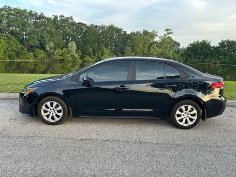 Certified 2025 Toyota Corolla LE FWD image 3