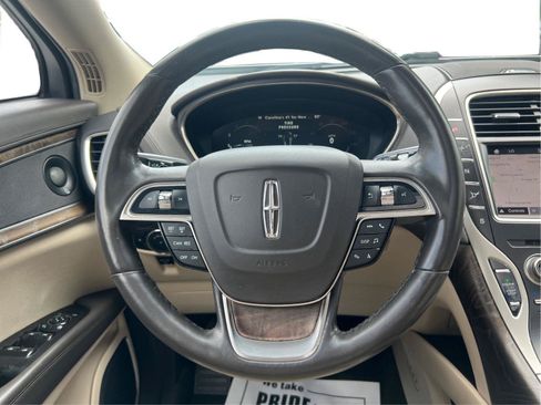 Used 2019 Lincoln Nautilus Reserve FWD image 18