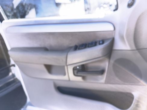 Used 2004 Ford Explorer XLT image 20