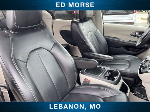 Used 2023 Chrysler Pacifica Touring-L FWD image 27
