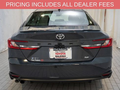 Used 2025 Toyota Camry SE FWD image 4