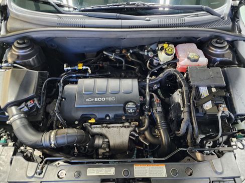 Used 2015 Chevrolet Cruze LT image 36