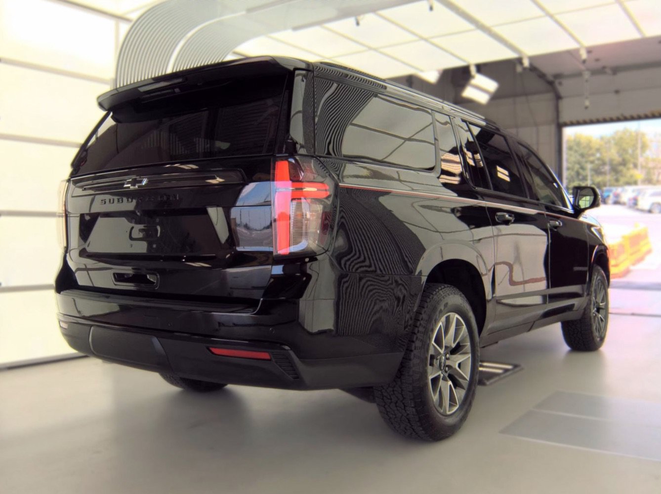 Used 2021 Chevrolet Suburban Z71 w/ Z71 Off-Road Package AWD/4WD image 4