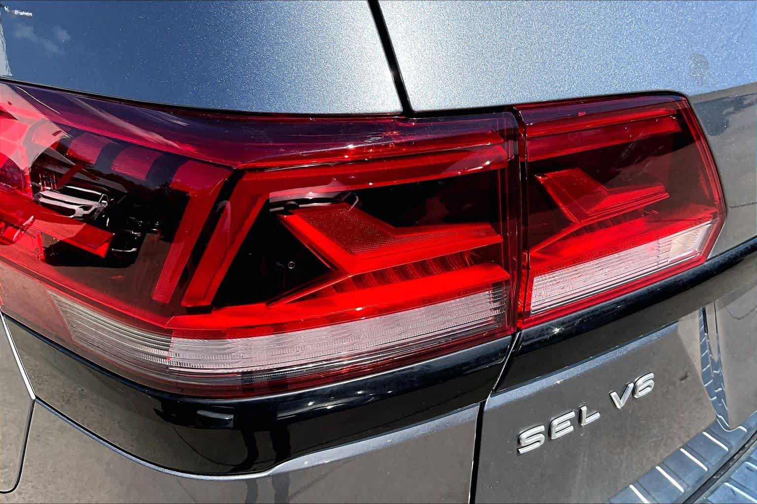 Used 2023 Volkswagen Atlas SEL R-Line AWD/4WD image 28