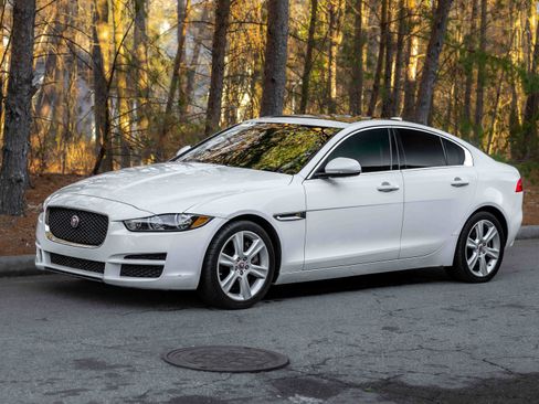 Used 2019 Jaguar XE Premium image 54
