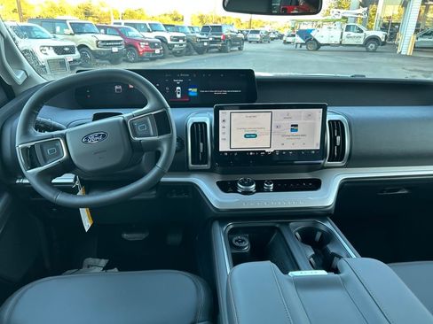 New 2025 Ford Expedition Active image 12