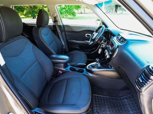 Used 2014 Kia Soul + FWD image 31