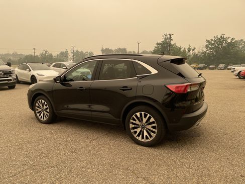 Used 2021 Ford Escape Titanium AWD/4WD image 6