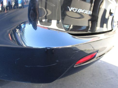 Used 2020 Chrysler Voyager Lxi image 40