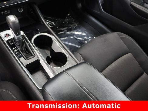 Used 2024 Nissan Altima 2.5 SV image 17