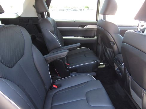 Used 2025 Hyundai Palisade SEL FWD image 12