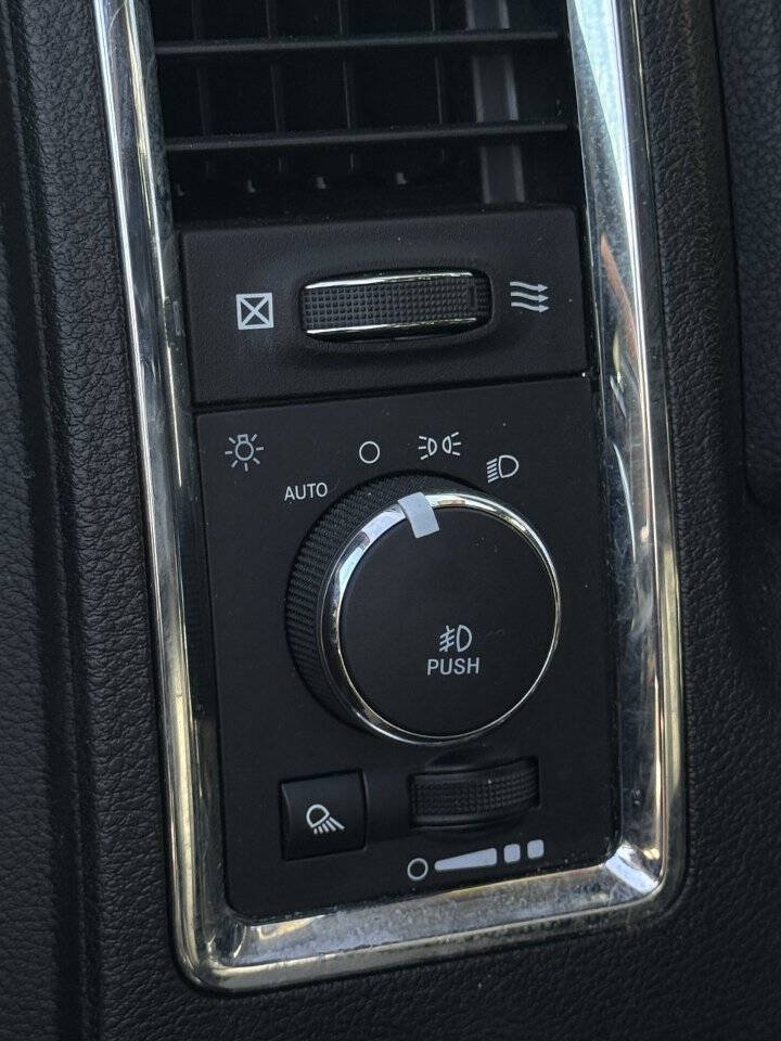 Used 2018 RAM 1500 Laramie AWD/4WD image 23