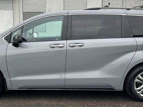 Certified 2023 Toyota Sienna XSE image 8