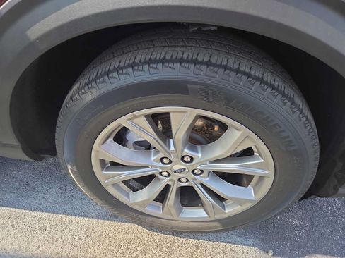 Used 2022 Ford Explorer Limited w/ Equipment Group 301A AWD/4WD image 2