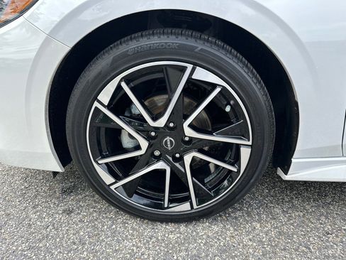 Certified 2025 Nissan Sentra SR w/ SR Premium Package FWD image 9