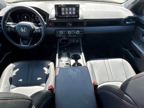 Used 2025 Honda Pilot TrailSport image 28