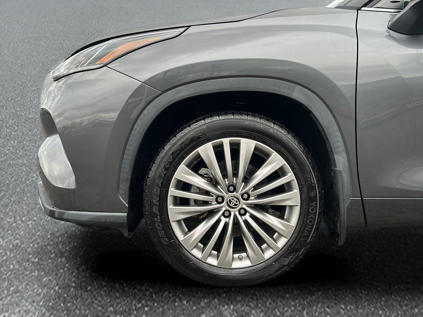 Used 2021 Toyota Highlander Platinum AWD/4WD image 9