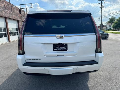 Used 2018 Cadillac Escalade ESV Luxury AWD/4WD image 13