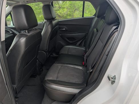 Used 2018 Chevrolet Trax LT w/ Sun & Sound Package FWD image 4