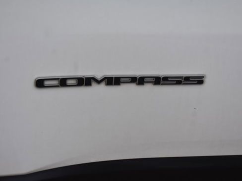 Used 2022 Jeep Compass Limited image 12