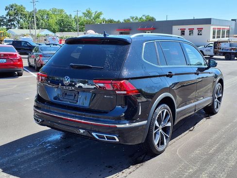 Used 2024 Volkswagen Tiguan SEL R-Line AWD/4WD image 4